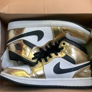 Jordan 1 Mid SE Metallic Gold size 11 Mens